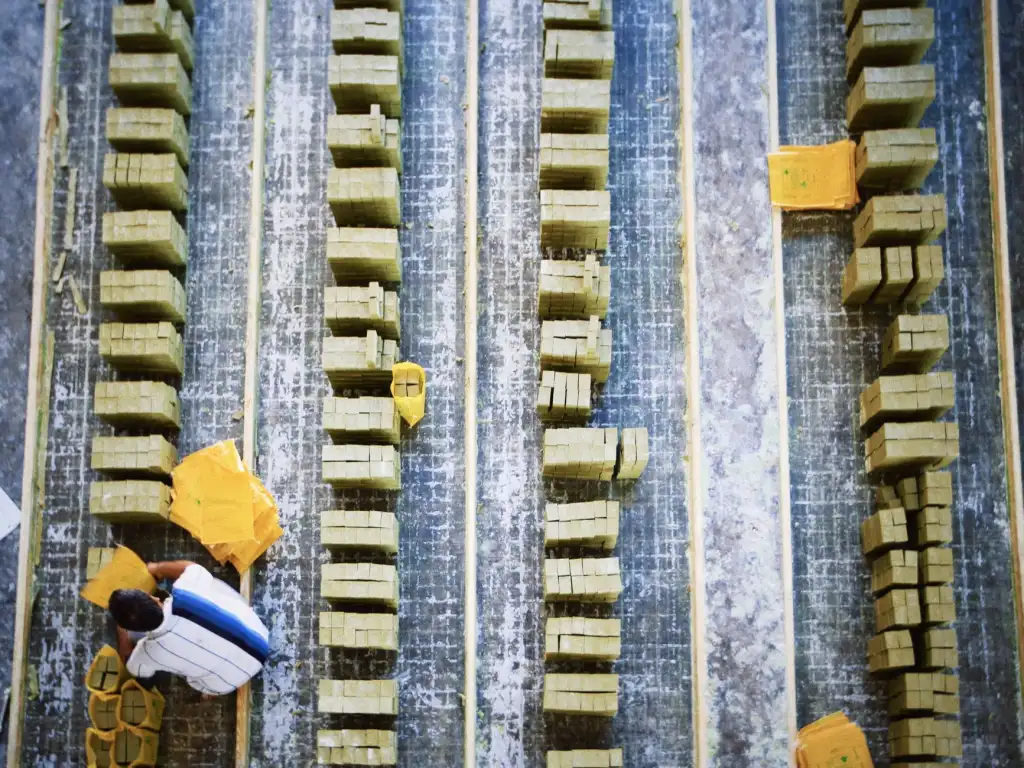 工业控制系统中智能传感器与电子元器件的选型要点解析
